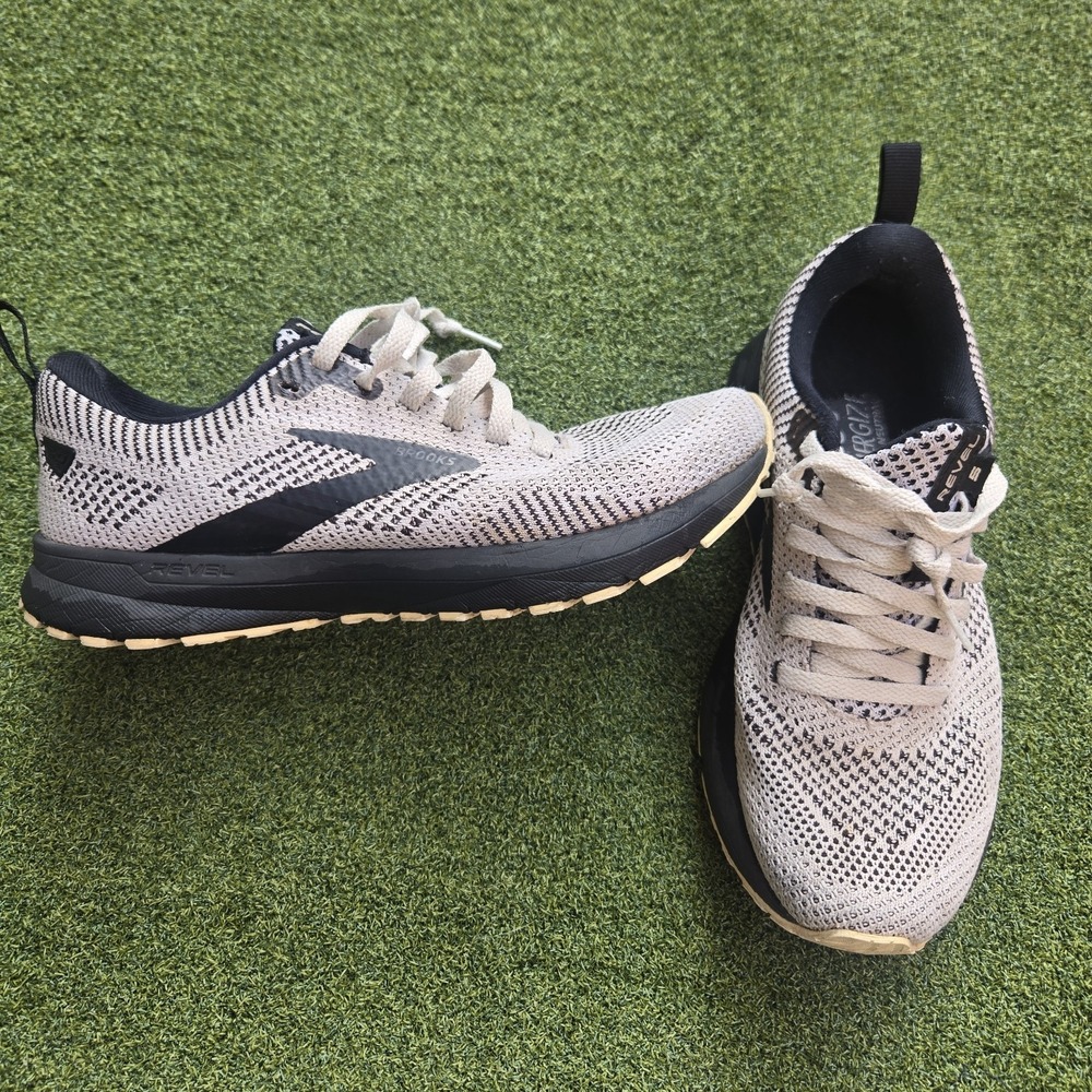 Brooks Shoes Women's Size 6 Revel 5 Running Athletic